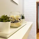 Appartement 2br With Garage Parking, Walking To Centre And Stadiums