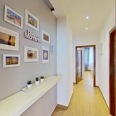 2br With Garage Parking, Walking To Centre And Stadiums Апартаменты