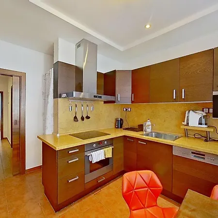 Апартаменты 2br With Garage Parking, Walking To Centre And Stadiums *