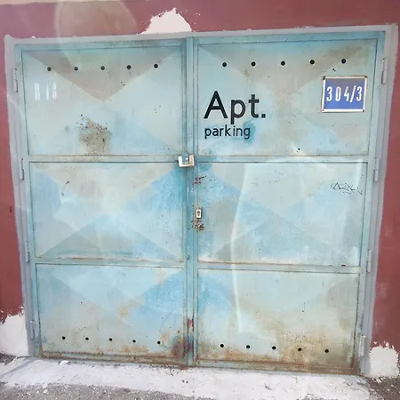2br With Garage Parking, Walking To Centre And Stadiums Братислава
