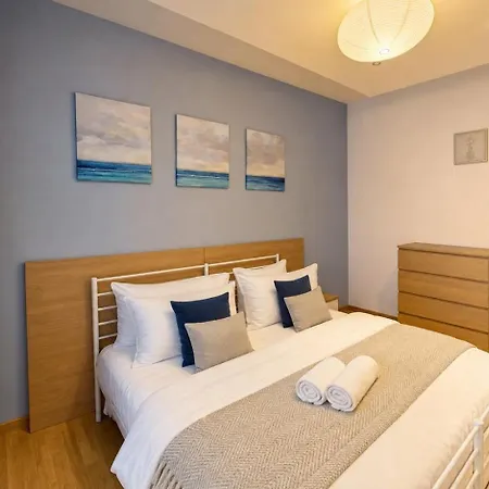 2br With Garage Parking, Walking To Centre And Stadiums * ברטיסלאבה