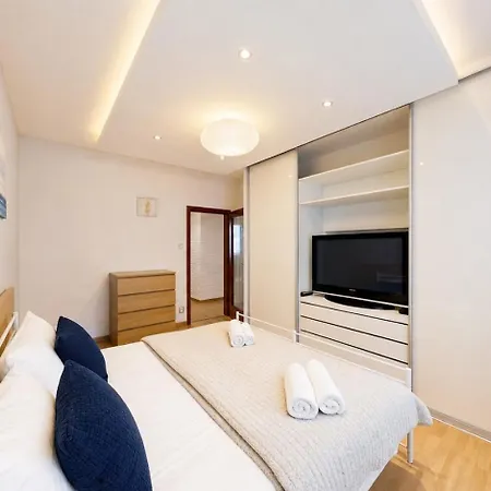 2br With Garage Parking, Walking To Centre And Stadiums דירה ברטיסלאבה