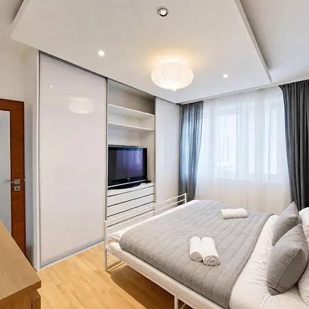 דירה 2br With Garage Parking, Walking To Centre And Stadiums ברטיסלאבה