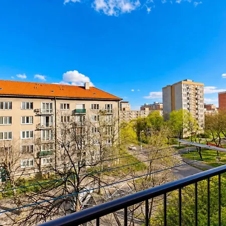 דירה 2br With Garage Parking, Walking To Centre And Stadiums
