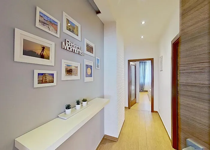 2br With Garage Parking, Walking To Centre And Stadiums Апартаменты