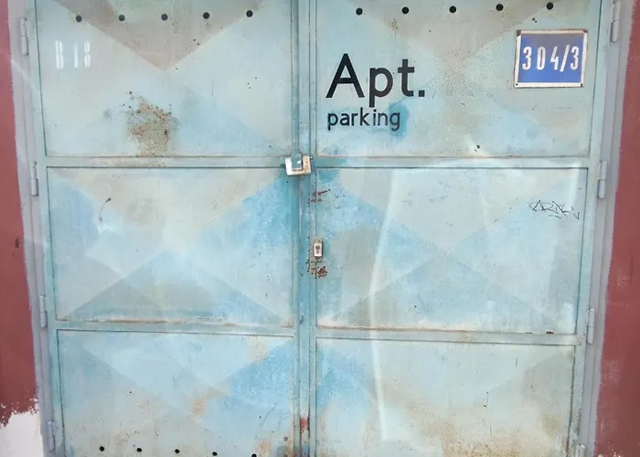 2br With Garage Parking, Walking To Centre And Stadiums Братислава