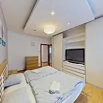 2br With Garage Parking, Walking To Centre And Stadiums * براتسيلافا