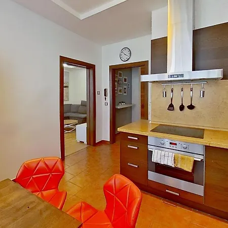 2br With Garage Parking, Walking To Centre And Stadiums * Bratislava