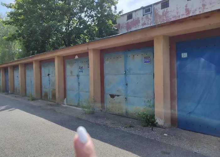 2br With Free Garage Parking, Close To The Historic Centre