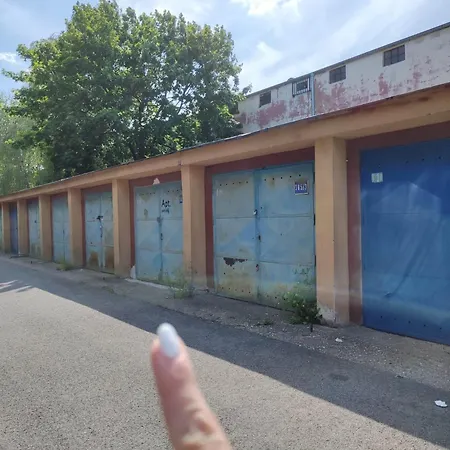 2br With Garage Parking, Walking To Centre And Stadiums