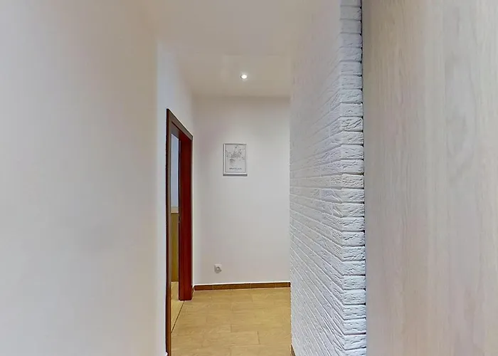 2br With Garage Parking, Walking To Centre And Stadiums Apartamento Bratislava