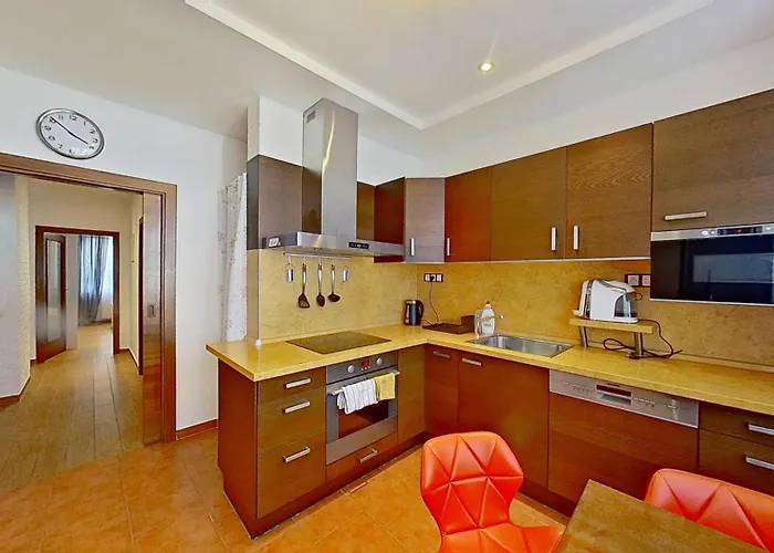 Apartamento 2br With Garage Parking, Walking To Centre And Stadiums *